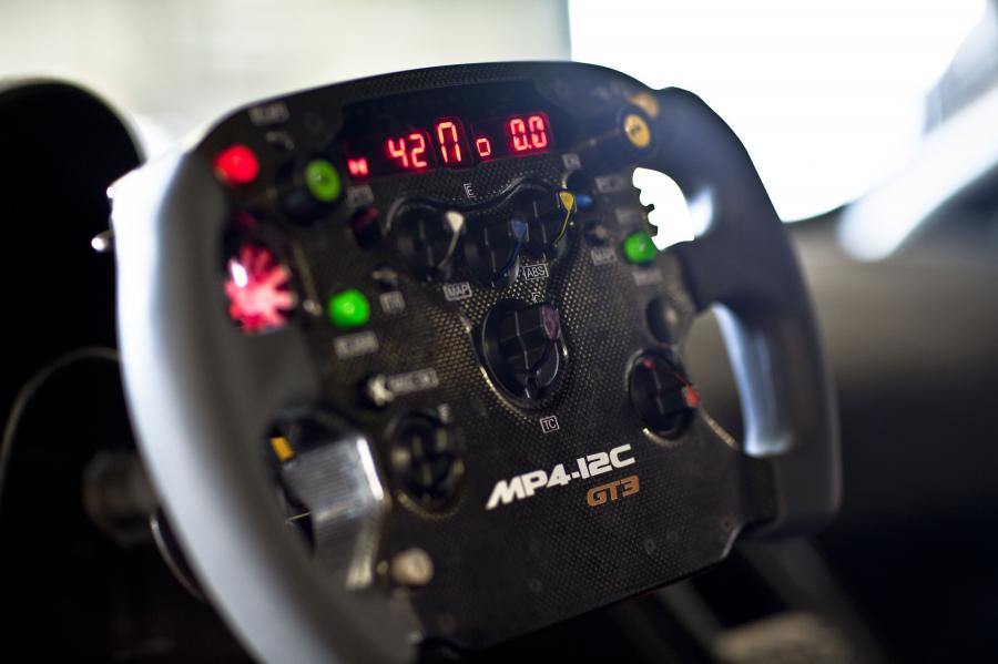  McLaren MP4-12C GT3 2011 года  (фото 36 из 107)